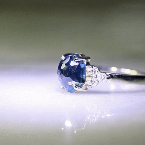 「ロイヤルブルーサファイア、２万カラット」 2.46 Carat Royal Blue Hand-Cut Montana Sapphire Ring in White Gold